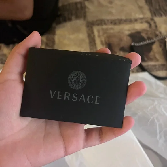 Versace - Picture 4 of 6